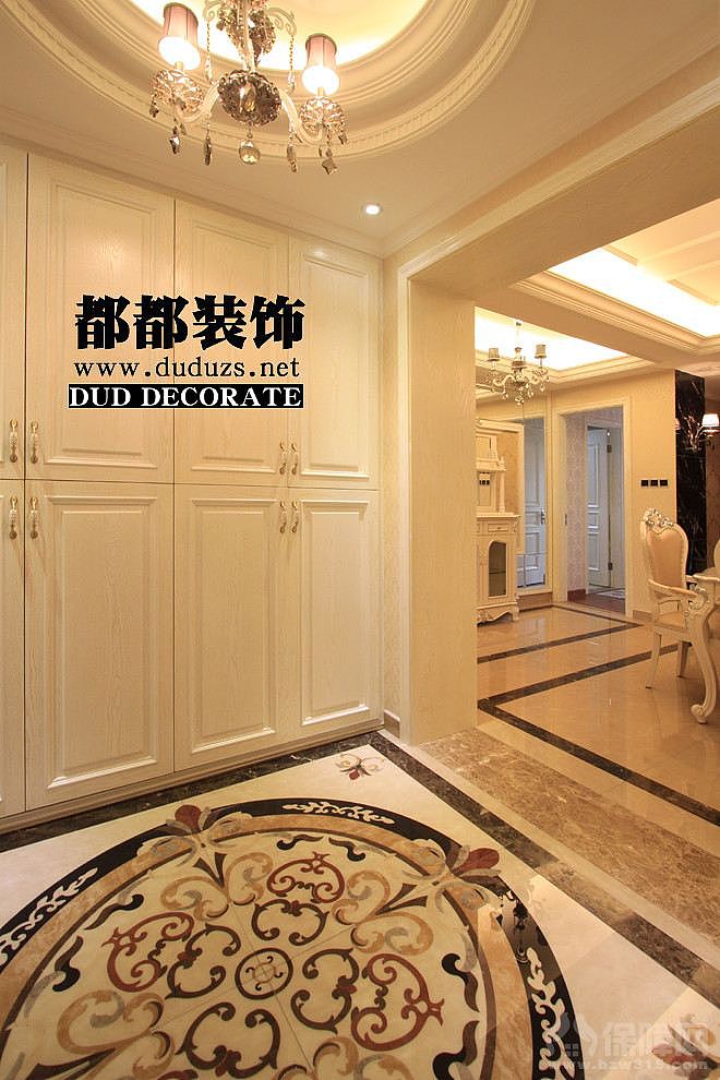 本案例是以简欧风格为基调 结合业主对生活起居上的特