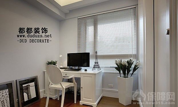 设计理念 白色主调的空间中陈设一些略带黑色的装饰，