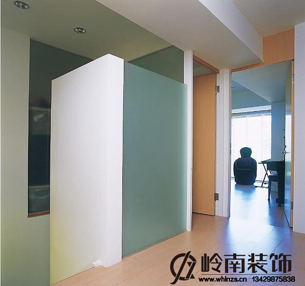 姚设计师以一贯大气度的空间设计手法，为这三口家庭规