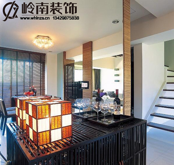 姚设计师以一贯大气度的空间设计手法，为这三口家庭规