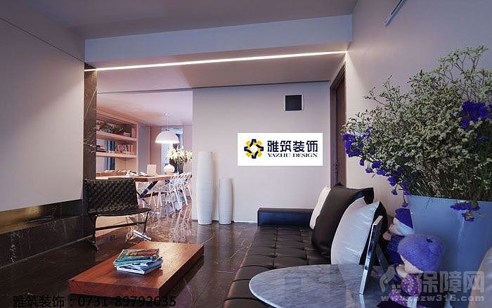 两房两厅，三口之家居住，男主人是做平面设计的，因为