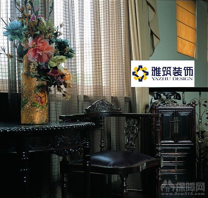 非常正宗的欧式风格，配以少许中式的木结构房顶和装饰
