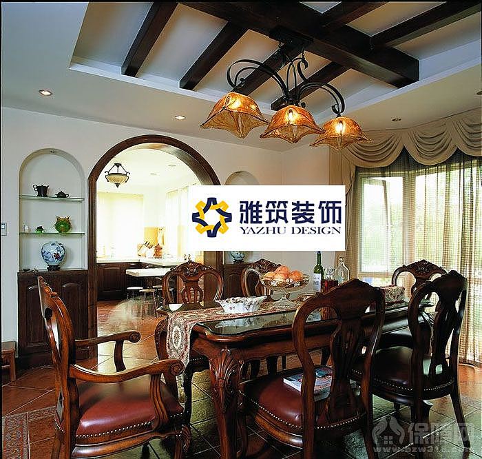 非常正宗的欧式风格，配以少许中式的木结构房顶和装饰