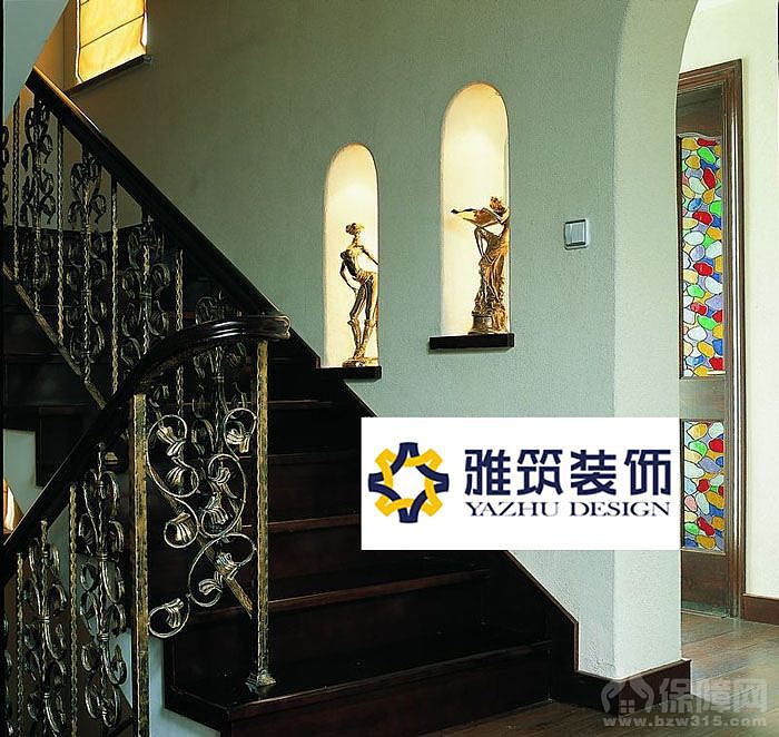 非常正宗的欧式风格，配以少许中式的木结构房顶和装饰