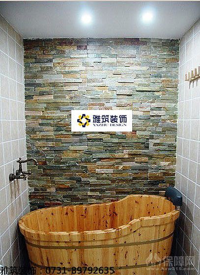 以黑色为主色调的现代简约——高端大气。搭配豪华的软