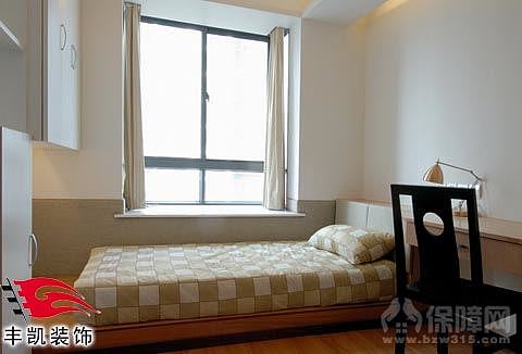 中式风格的家居装修深受很多业主的喜爱，客厅与主卧以
