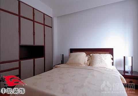中式风格的家居装修深受很多业主的喜爱，客厅与主卧以